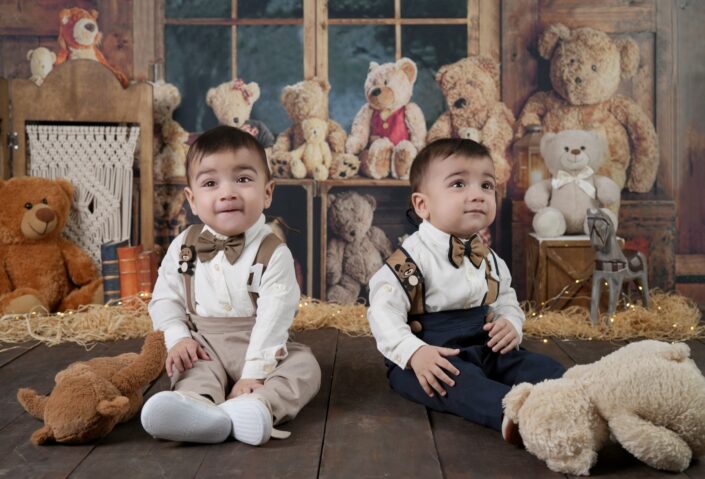 bebek-cocuk-fotografcisi-bebek-konsept-fotograflari-01.2025 (65) ikiz çocuk fotoğrafçısı, ikiz çocuk fotoğrafları, ikiz çocuk fotoğraf çekimi, ikiz çocuk fotoğraf çekim konseptleri, ikiz çocuk çekim stüdyo,